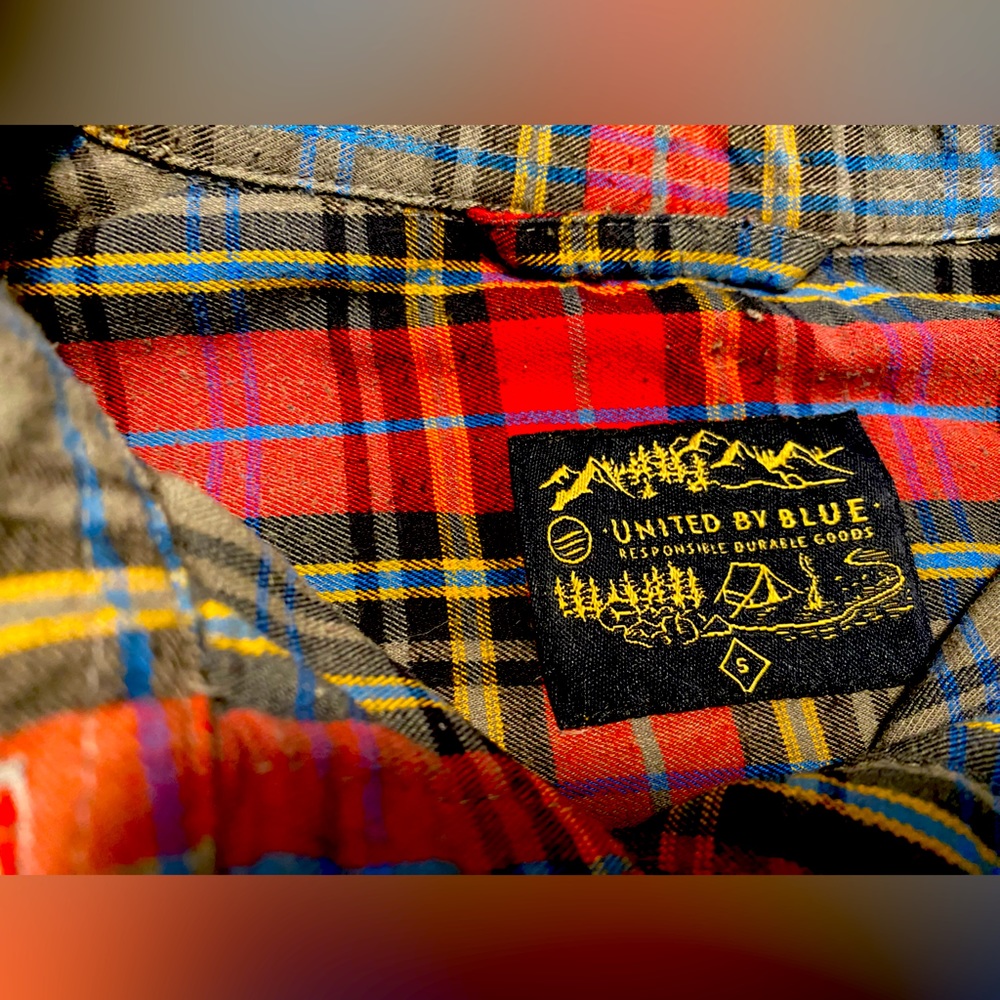 Women’s United by blue button down plaid size small